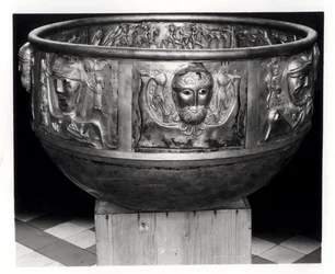 Réplique grandeur nature du chaudron de Gundestrup, original fabriqué au 1er siècle avant JC