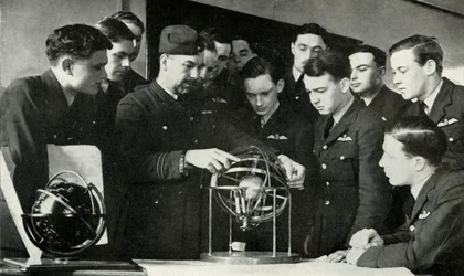 Personnel de la RAF apprenant la navigation pendant la Seconde Guerre mondiale, 1941