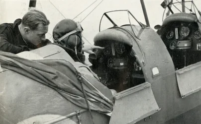 Pilote de la RAF apprenant à voler pendant la Seconde Guerre mondiale, 1941