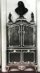Cabinet avec un buste de Louis d
