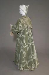 Manteau de soirée de Bertha Palmer, vers 1902 (vue oblique arrière)