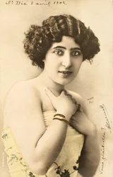 Vieille carte postale/Femme de la Belle Époque