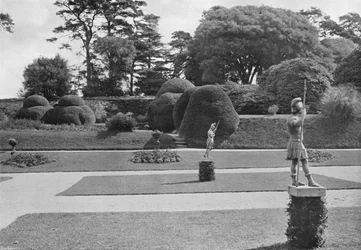 À Travers la Pelouse