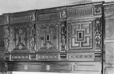 Au-dessus de la cheminée, salle brune