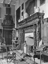 La cheminée du hall