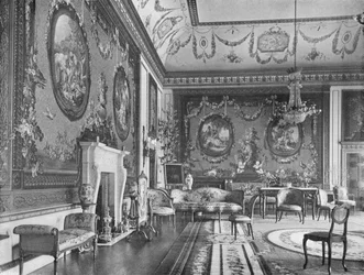 Le salon rouge : extrémité nord
