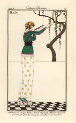 Femme en robe fourreau imprimée et brodée