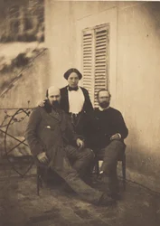 Portrait de Rachel Félix et de deux hommes non identifiés sur un balcon