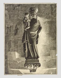 Sculpture de Marie avec enfant à Notre-Dame, Paris