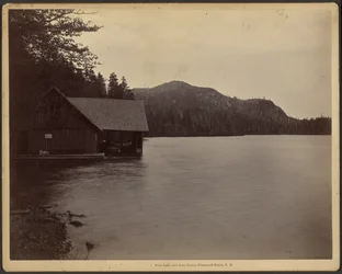 Lac Echo et hangar à bateaux, Franconia Notch, New Hampshire