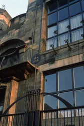 Détail de la ferronnerie de la façade nord, construite en 1897-99