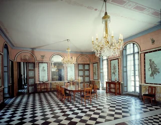 Vue de la salle à manger du château de Malmaison, résidence de l