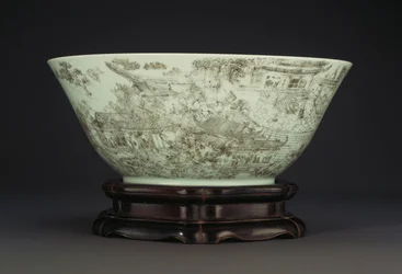 Un grand bol en porcelaine incisé représentant une scène continue de dames dans les jardins du palais, 1796-1820