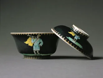 Sucrier et couvercle, période Qianlong (1736-95) vers 1740