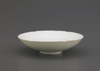 Bol avec décoration incisée, sud-est de la Chine, dynastie Song du Nord ou Song du Sud