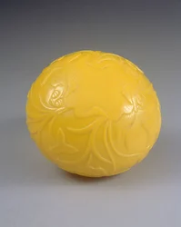 Bol sculpté, période Qianlong (1736-95) (verre coloré)