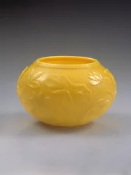 Bol sculpté, période Qianlong (1736-95) (verre coloré)