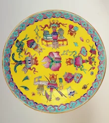 Assiette décorée, 1736-95