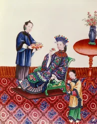 Élégante dame chinoise sentant une fleur