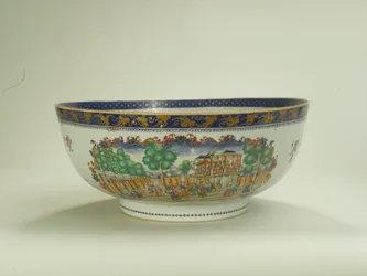 Bol à punch Famille rose avec panneau foliaire ovale représentant le Grand Walk, Vauxhall Gardens dans les années 1750, période Qianlong (1736-95) c.1790 (céramique)