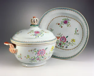 Soupière, couvercle et support, période Qianlong, 1736-95