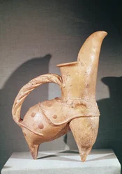 Cruche trépied Kuei en poterie blanche, de Weifang, Shandong, 3e-2e millénaire av. J.-C. (argile)