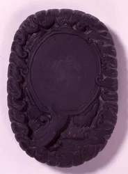Pierre à encre sculptée en forme de grande tortue mythique Lo-shu parmi les vagues, probablement dynastie Ming
