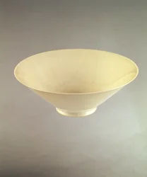 Coupe à vin Yung lo des fours de Ching-te-Chen, c.1403-25
