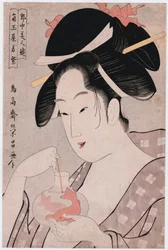 Portrait en buste de la courtisane Wakamurasaki de Tsunotamaya jouant avec des poissons rouges dans des récipients en verre sur un fond gris-bleu, de la série "Comparaison des beautés dans les quartiers autorisés"