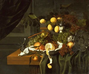Un Citron Épluché, Oranges et Raisins dans un Plat