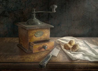 Nature morte avec un moulin à café vintage