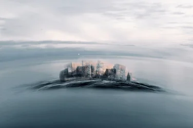 La ville dans la brume