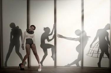 Danseuse parmi les ombres