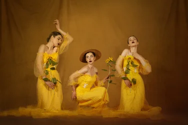 Femmes « Éthérées » au tournesol