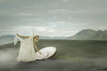 La femme mystique et le coquillage