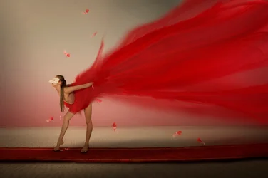Danseur au masque rouge