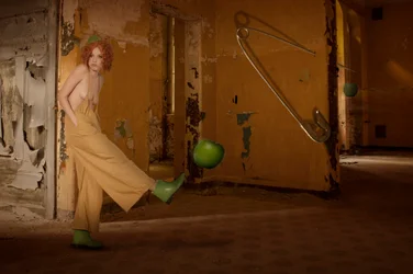 Coup de pied fantaisiste à la pomme