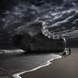Bitten Rock sur Stormy Beach