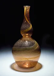 Vase en verre Clutha, par Christopher Dresser