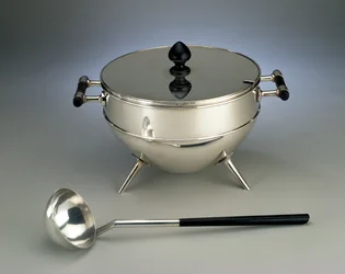 Soupière et louche, fabriquées par Hukin & Heath, 1880