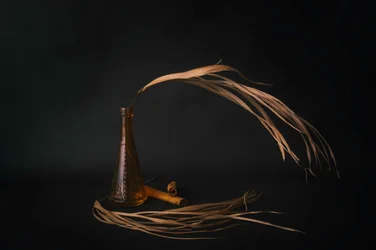 Plantes séchées en flacon ambré