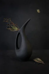Vase noir minimaliste