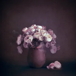 Nature morte florale mélancolique