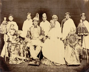 Jung Bahadoor avec sa femme principale, ses 2 filles et ses esclaves