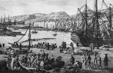 Vieux port de Toulon, vu des magasins du quartier-maître, série de 