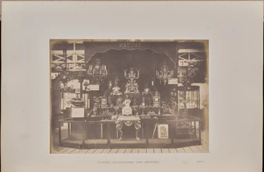 Horloges, lustres et bronzes