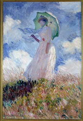Femme avec parasol tournée à gauche