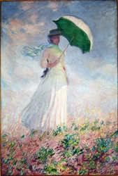 Femme avec une ombrelle tournée vers la droite