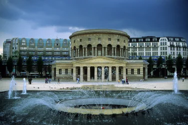 Architecture : Vue de la rotonde de la Villette (rotonde Ledoux) (1784-1789), réalisée par l