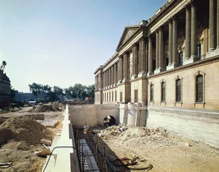 La colonnade du Louvre photographiée pendant la restauration, 8 septembre 1966